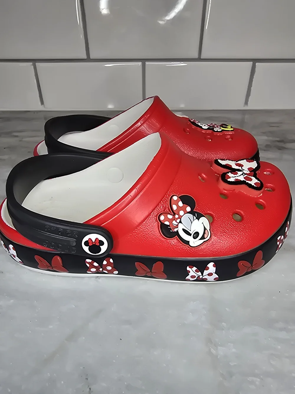 Crocs Disney Minnie Mouse Platform Clogs Red Black Kids C9